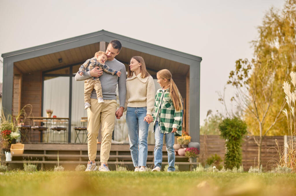 dom wolnostojacy i rodzina