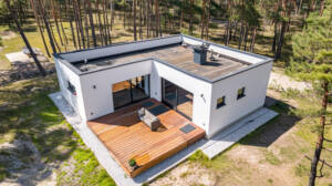 dom prefabrykowany w lesie